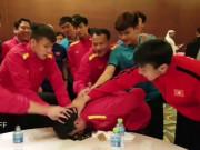 Clip Eva - Đức Huy bị HLV Park Hang-seo lập mưu "đánh úp" trong sinh nhật