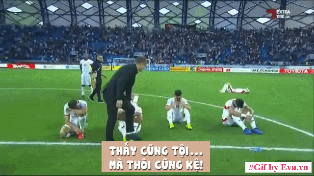 Ảnh động: Vạn người mãi nhớ những khoảnh khắc này của các soái ca sân cỏ tuyển Việt Nam - 27