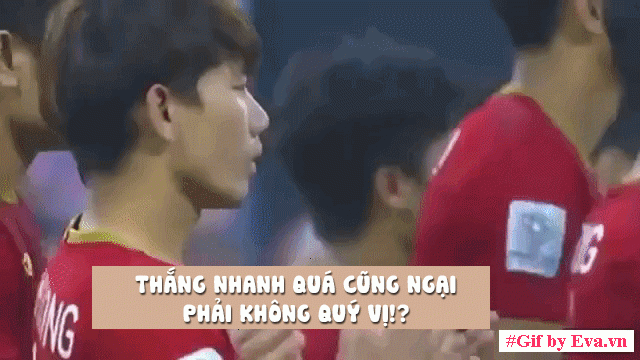 Ảnh động: Vạn người mãi nhớ những khoảnh khắc này của các soái ca sân cỏ tuyển Việt Nam - 17
