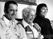 Tin tức - Bí ẩn không giải thích nổi về cặp sinh đôi bị chia cắt nhưng cuộc đời giống nhau lạ lùng