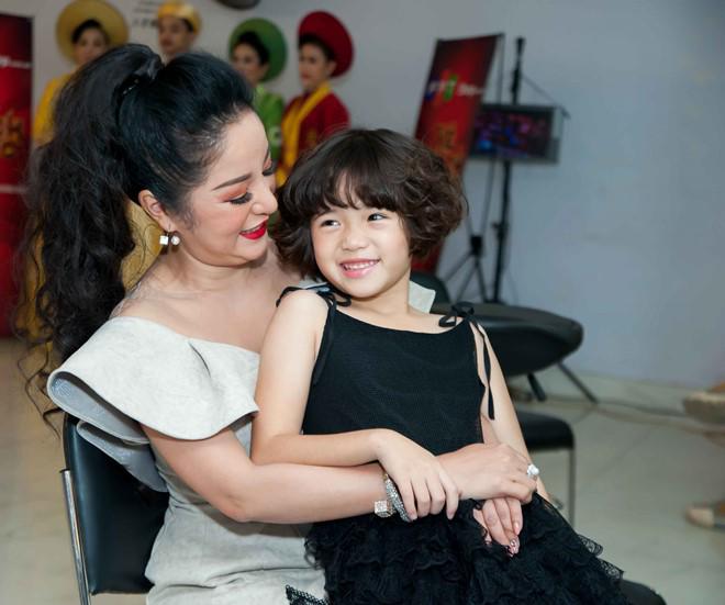 Thúy Nga tiết lộ con gái dễ theo hài bởi đôi lông mày amp;#34;xệamp;#34; rất giống Trấn Thành - 2