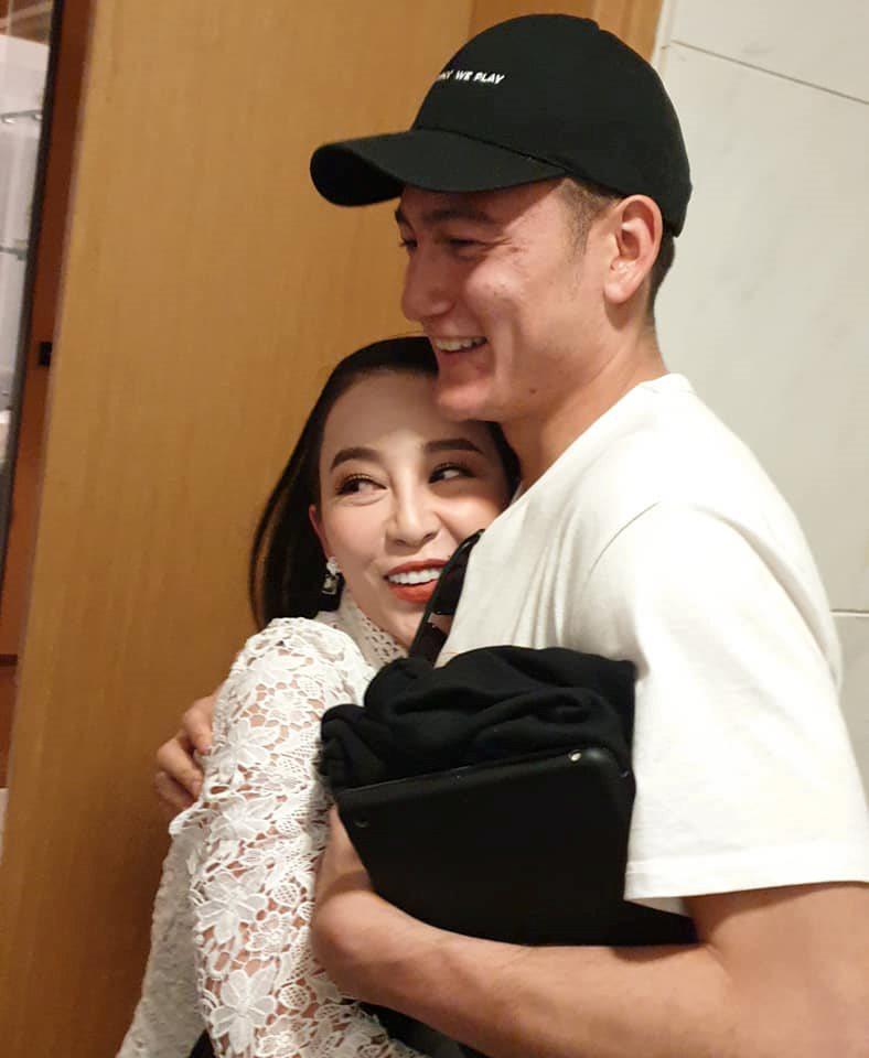 Việt Nam thắng Jordan, người chị amp;#39;đặc biệtamp;#39; bất ngờ khoe ảnh Đặng Văn Lâm khiến fan nữ amp;#39;lịm timamp;#39; - 2