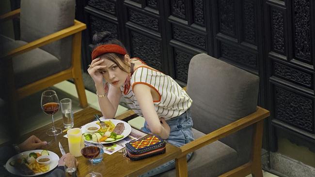 Khổ thân Lan Ngọc: Xấu xí và quê mùa nên phải nhờ Chi Pu yêu giúp mối tình đầu - 7