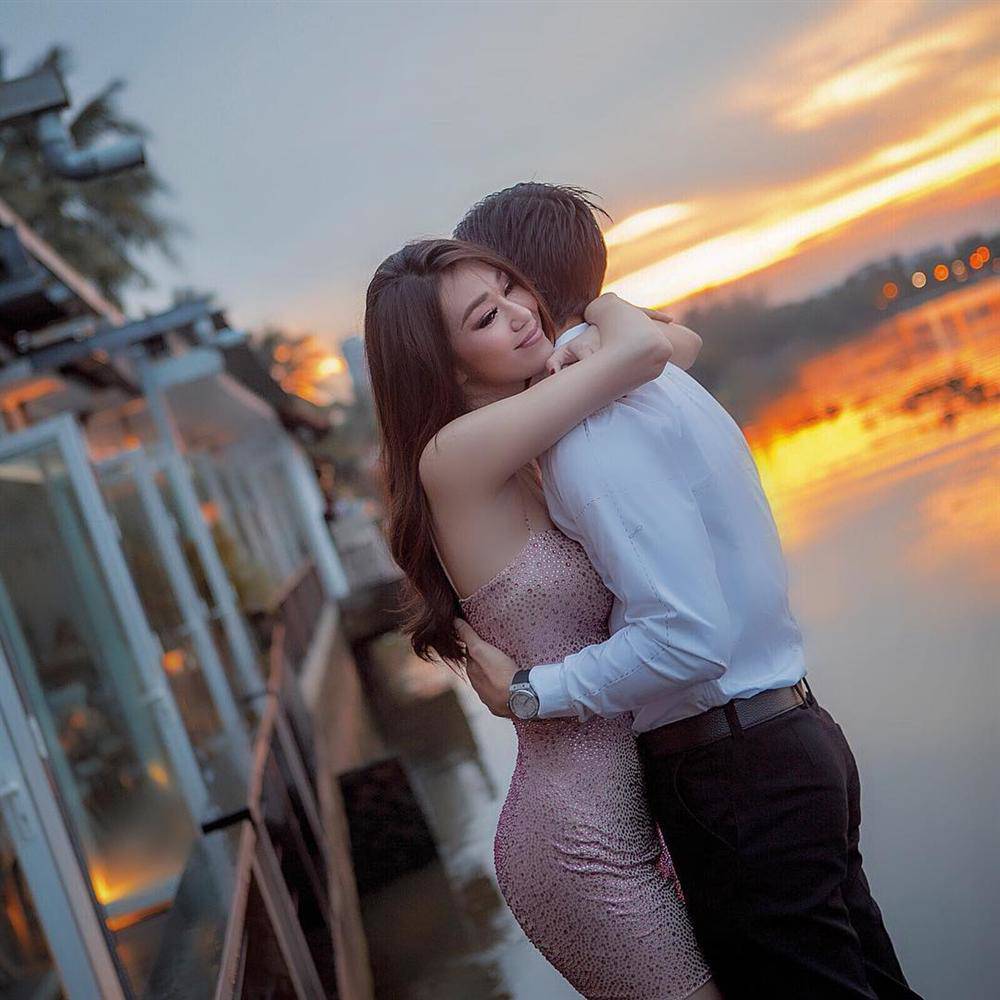 amp;#34;Người đẹp Trường Giang tán mãi không đổamp;#34; công khai yêu nam diễn viên lộ clip sex - 4