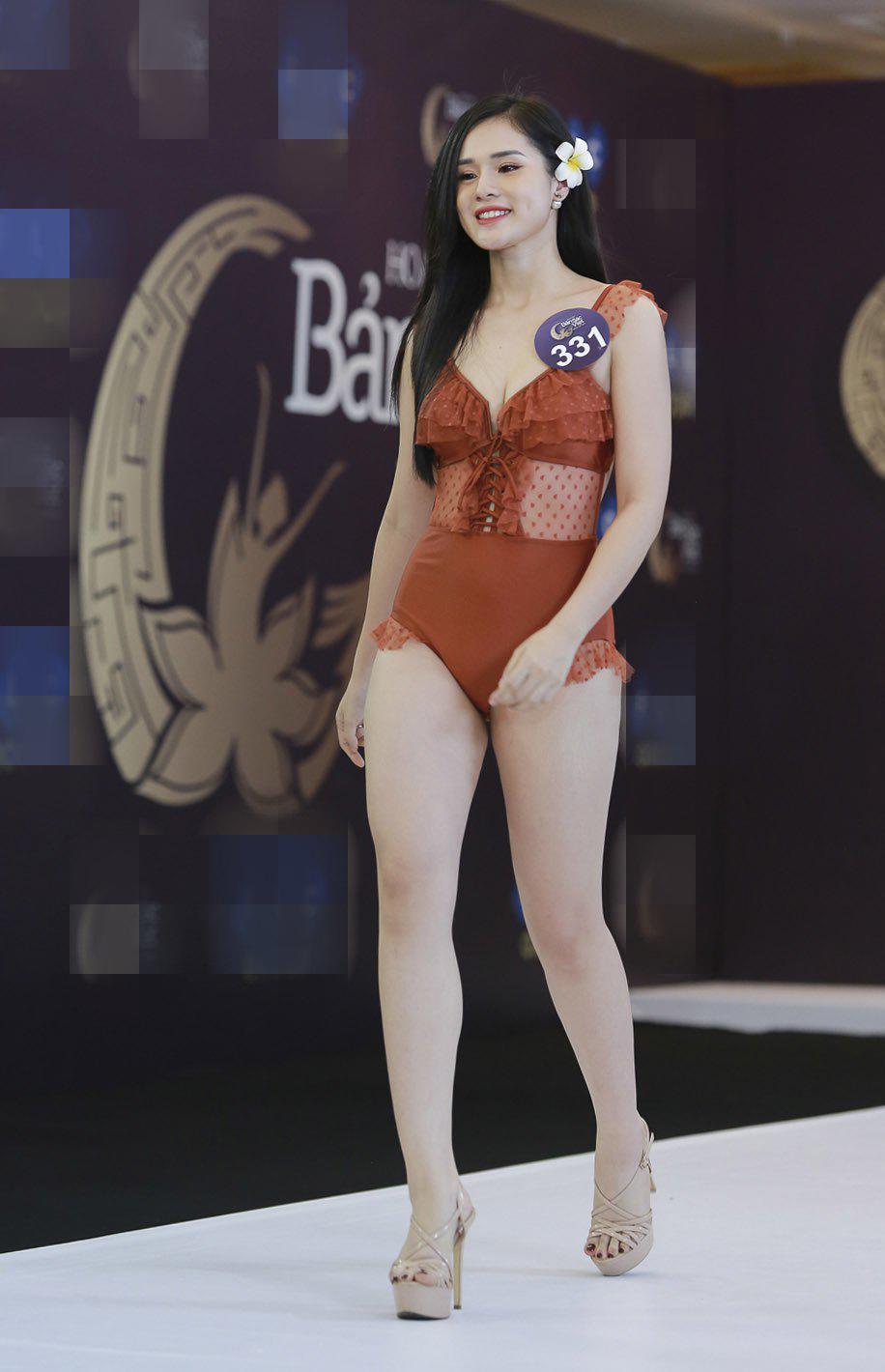 Trong khi cầu thủ Trọng Đại đang miệt mài tập luyện, cô bạn gái bất ngờ đi thi Hoa hậu - 5