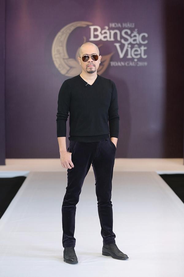 Trong khi cầu thủ Trọng Đại đang miệt mài tập luyện, cô bạn gái bất ngờ đi thi Hoa hậu - 10