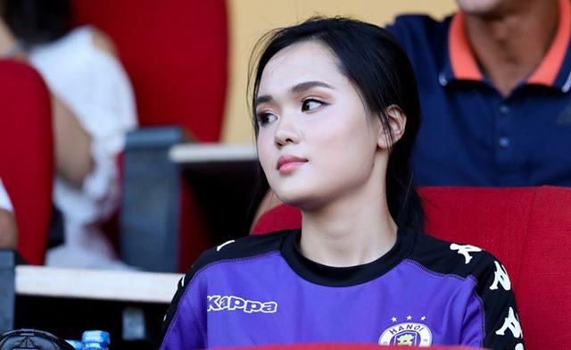 Đọ giá hàng hiệu amp;#34;chất như núiamp;#34; của 2 cô bạn gái Quang hải, Duy Mạnh xem ai hơn ai? - 9