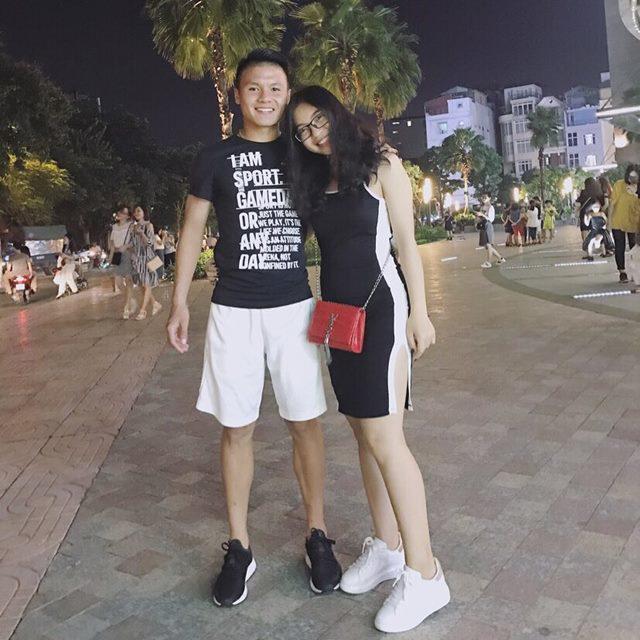 Đọ giá hàng hiệu amp;#34;chất như núiamp;#34; của 2 cô bạn gái Quang hải, Duy Mạnh xem ai hơn ai? - 5