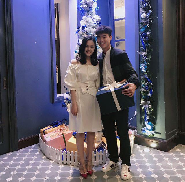 Đọ giá hàng hiệu amp;#34;chất như núiamp;#34; của 2 cô bạn gái Quang hải, Duy Mạnh xem ai hơn ai? - 11