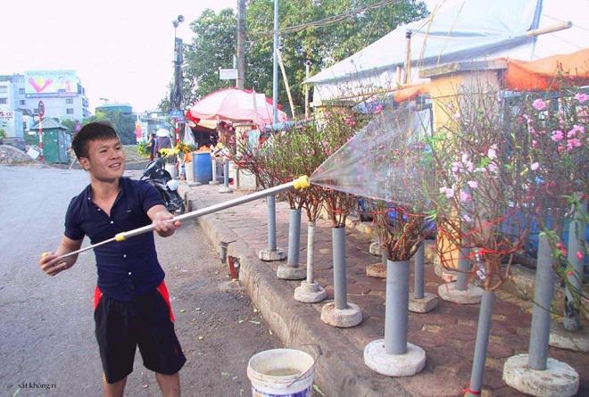Lo đội tuyển VN amp;#39;phảiamp;#39; thi đấu không kịp về sắm Tết, người hâm mộ hài hước làm điều này - 1