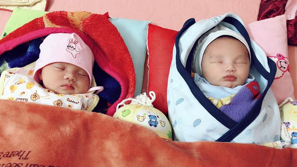 Vác bụng bầu đôi vượt mặt đi đẻ, mẹ 9x vẫn kịp trang điểm, tạo dáng cực amp;#34;xì-tinamp;#34; - 10