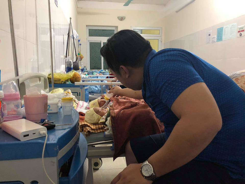 Vác bụng bầu đôi vượt mặt đi đẻ, mẹ 9x vẫn kịp trang điểm, tạo dáng cực amp;#34;xì-tinamp;#34; - 4