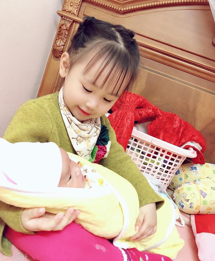 Vác bụng bầu đôi vượt mặt đi đẻ, mẹ 9x vẫn kịp trang điểm, tạo dáng cực amp;#34;xì-tinamp;#34; - 7