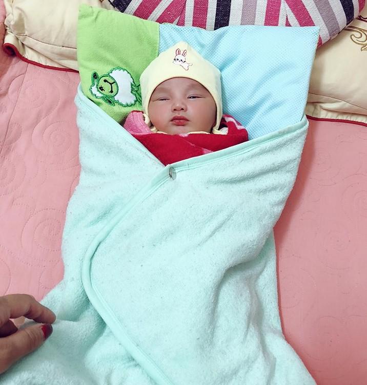 Vác bụng bầu đôi vượt mặt đi đẻ, mẹ 9x vẫn kịp trang điểm, tạo dáng cực amp;#34;xì-tinamp;#34; - 9