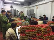 Tin tức - Cận Tết, phát hiện hàng nghìn lọ sa tế giả được sản xuất tung ra thị trường mỗi ngày