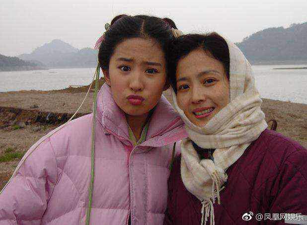 Ngôi sao 24/7: Lộ chân dung người đàn ông amp;#34;cưỡng hônamp;#34; Triệu Vy không phải ông xã Huỳnh Hữu Long - 9