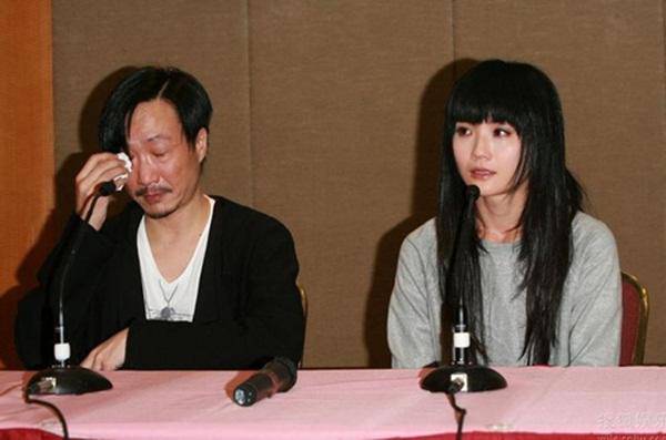 Ngôi sao 24/7: Lộ chân dung người đàn ông amp;#34;cưỡng hônamp;#34; Triệu Vy không phải ông xã Huỳnh Hữu Long - 4