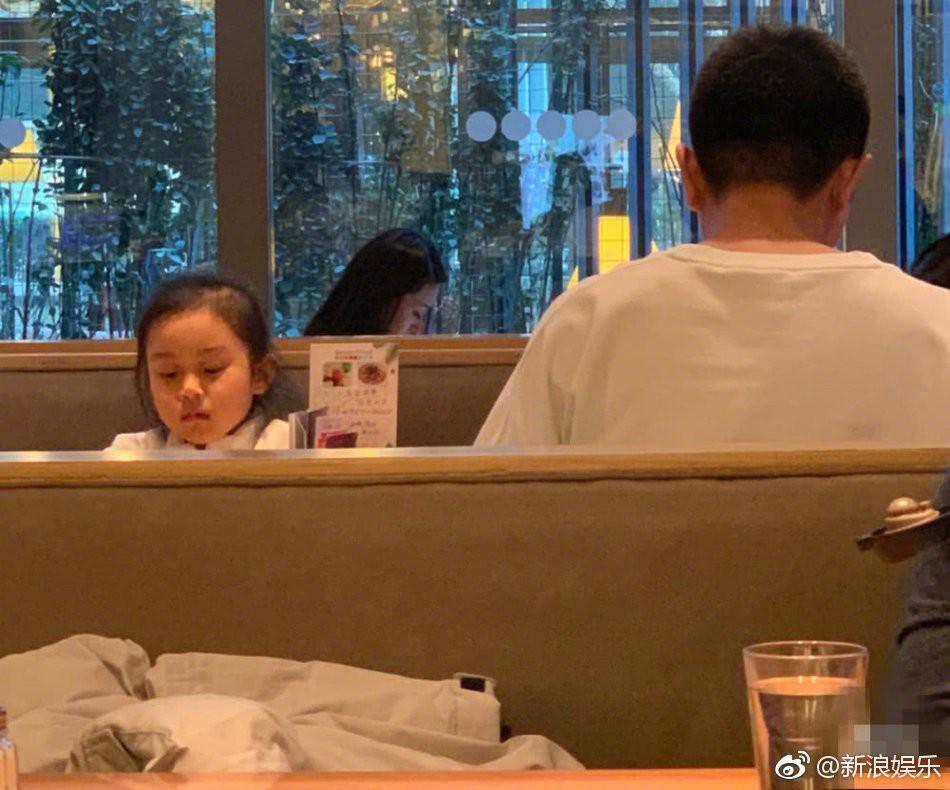 Ngôi sao 24/7: Lộ chân dung người đàn ông amp;#34;cưỡng hônamp;#34; Triệu Vy không phải ông xã Huỳnh Hữu Long - 7