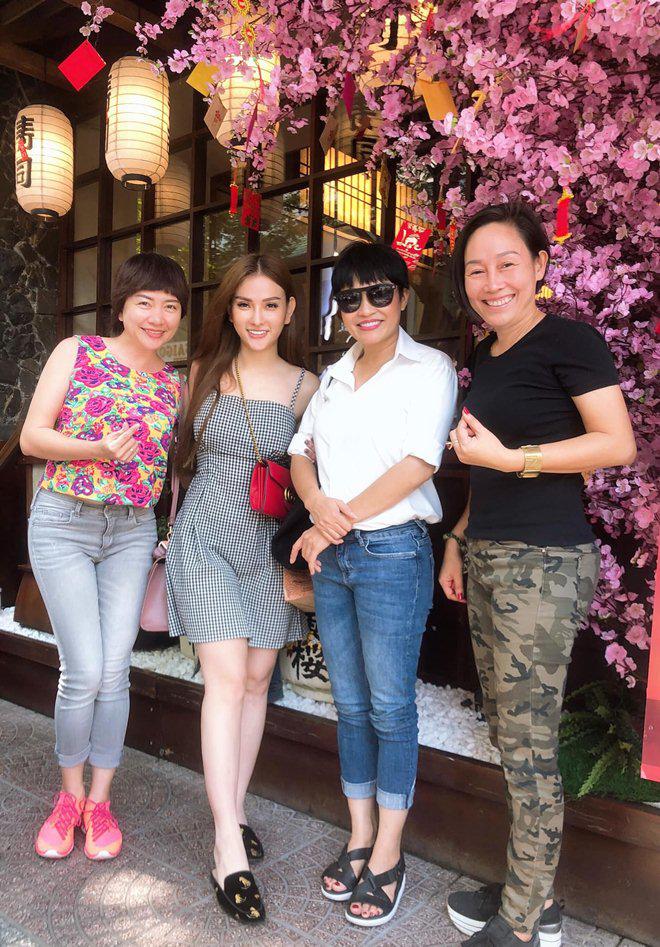 sao viet 24h: le phuong co thai, giao het cho chong kem 7 tuoi nghien cuu viec bau bi - 12