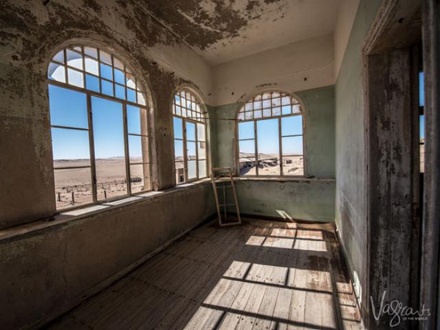 Vẻ đẹp hoang tàn của thị trấn ma chìm trong lòng sa mạc