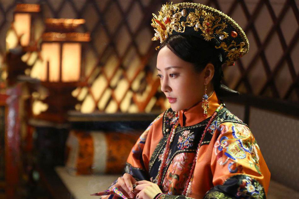 20 tuổi lấy vua già đần độn, mỹ nhân này 6 lần lên ngôi Hoàng hậu, 5 lần bị phế - 3