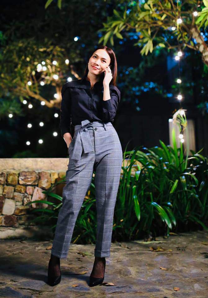 Sáng diện áo thun giá rẻ đi từ thiện, tối Mỹ Tâm khoác thêm vest là đi event ngon lành! - 12
