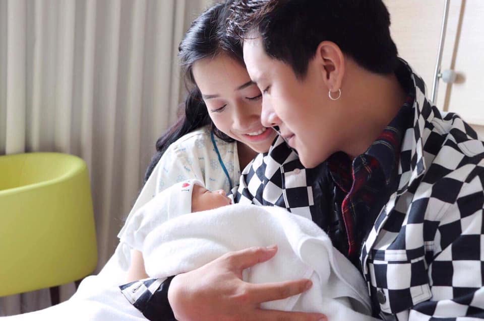 tu lay chong cho toi chuyen sinh con, nha phuong va em gai giong nhau den ky la - 4