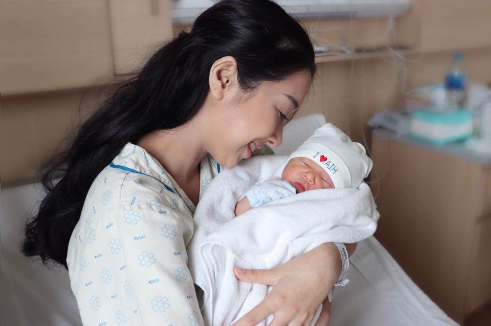 tu lay chong cho toi chuyen sinh con, nha phuong va em gai giong nhau den ky la - 5
