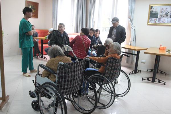 Nghịch lý ngày giáp Tết: Người trẻ muốn về nhà, các cụ già vào viện dưỡng lão tăng đột biến - 1