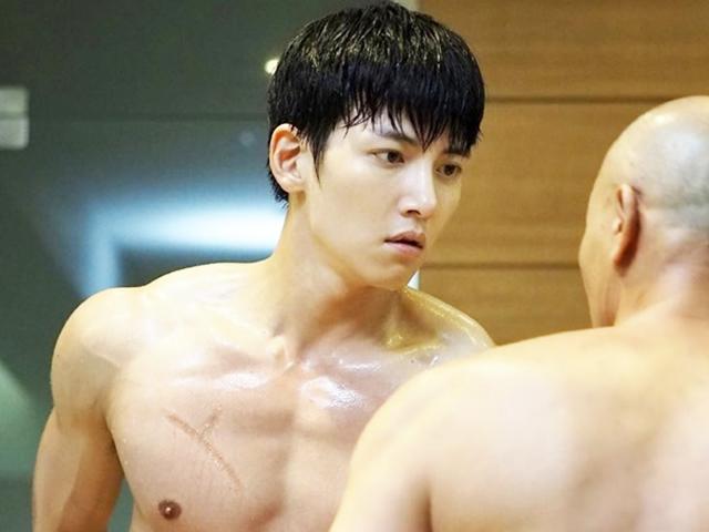 Hở hang quá mức, khỏa thân đánh nhau, loạt phim Hàn ngậm ngùi bị luật pháp tuýt còi