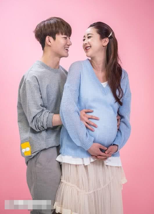Hoa hậu amp;#34;Tình dục là chuyện nhỏamp;#34; U42 có bầu với thiếu gia U24, nhìn mặt con thì ngỡ ngàng - 5