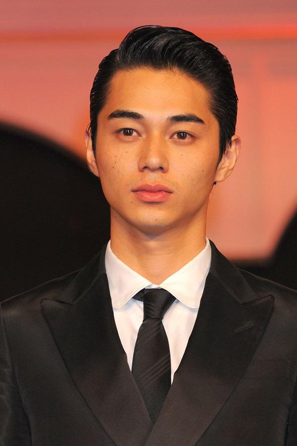 Sau chàng tuyển thủ Nhật Bản, dân mạng lại phát cuồng người đàn ông 3 con đến từ nước này - 1