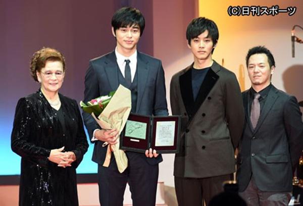 Sau chàng tuyển thủ Nhật Bản, dân mạng lại phát cuồng người đàn ông 3 con đến từ nước này - 8