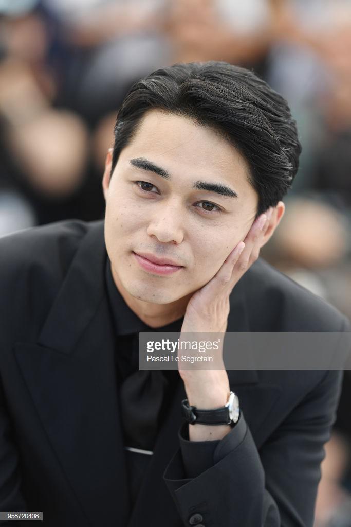 Sau chàng tuyển thủ Nhật Bản, dân mạng lại phát cuồng người đàn ông 3 con đến từ nước này - 3