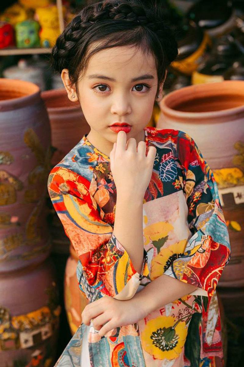 Vẻ xinh xắn, dễ thương của Chu Diệp Anh 'đốn tim' nhiều khán giả. Cô bé thu hút gần 300.000 lượt thích trên Facebook và hơn 10.000 lượt theo dõi trên Instagram.
