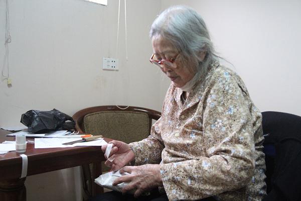 Cụ bà ly hôn ở tuổi 86 vì chồng cả đời không rửa bát: “Giờ tôi được là chính mình” - 1