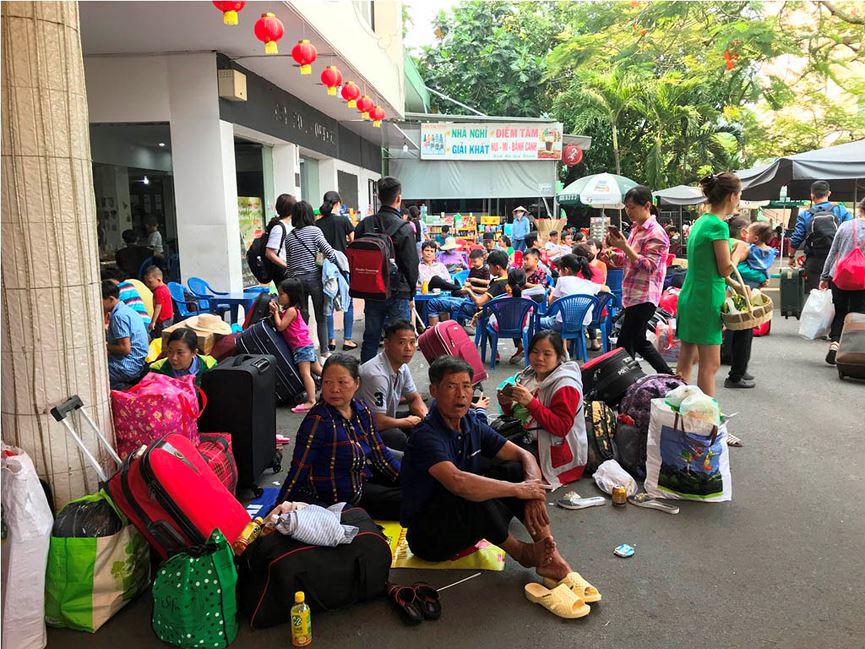 Tàu Bắc Nam trật bánh, hàng trăm hành khách amp;#39;đứng timamp;#39;, nhiều chuyến tàu Tết xuất phát muộn - 4