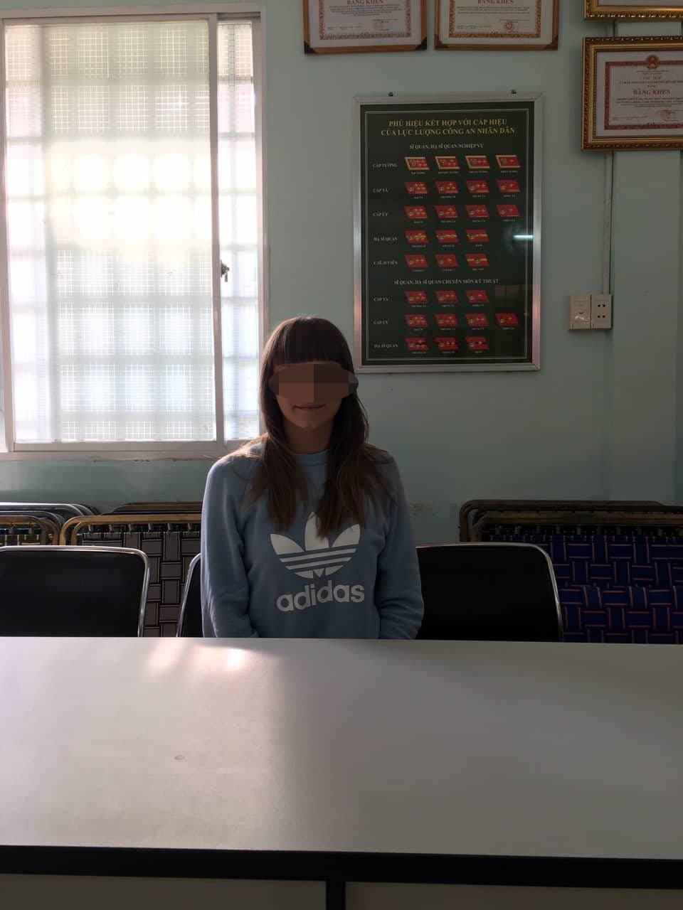 Tin tức 24h: Lời khai sốc của ‘tú bà’ xinh đẹp điều hành đường dây bán dâm 6 triệu đồng/giờ - 1