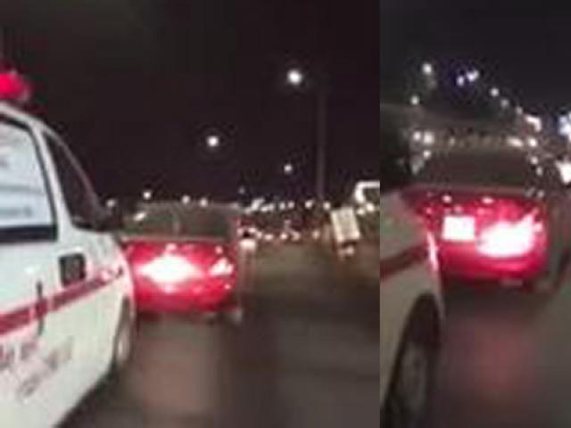 Xe cấp cứu hú còi xin vượt, tài xế sedan đỏ lỳ lợm không nhường đường