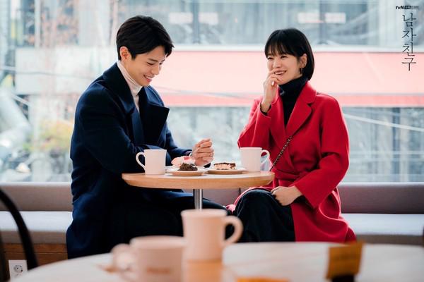 Hôn Song Hye Kyo, chàng trai trả lời như nào khi được hỏi về phản ứng của Song Joong Ki? - 2