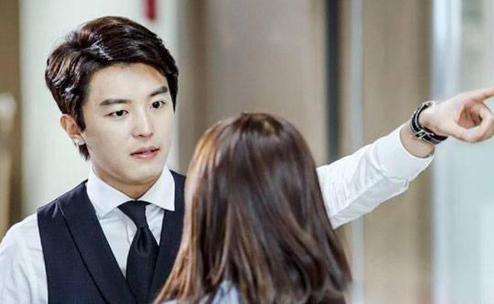 Lần đầu đưa vợ về quê ăn Tết, nhìn cảnh tượng dưới gầm bàn ăn tôi chỉ muốn ly hôn - 2