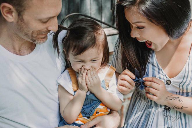 Mới ngày nào bé xíu, giờ amp;#34;công chúaamp;#34; của Phương Vy và chồng Tây đã lớn xinh thế này! - 16