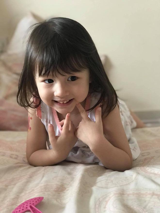 Mới ngày nào bé xíu, giờ amp;#34;công chúaamp;#34; của Phương Vy và chồng Tây đã lớn xinh thế này! - 11