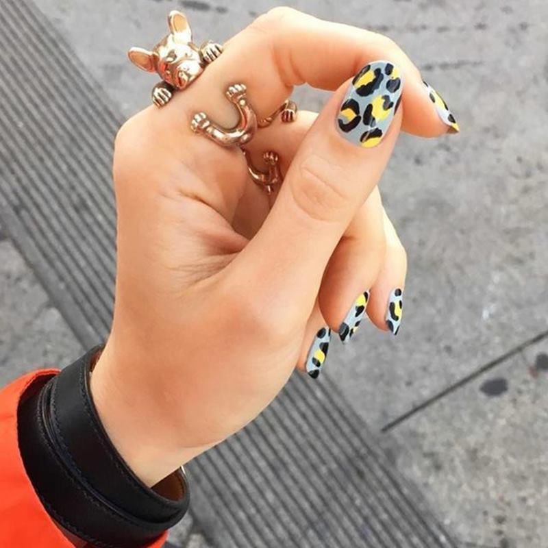 Những mẫu nail đang làm mưa làm gió trên instagram chính là mẫu móng tay họa tiết động vật. Nếu bạn là người yêu thích động vật thì mẫu nail này rất phù hợp với bạn. 
