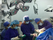 Sức khỏe - Lần đầu tiên tại Việt Nam, bệnh nhân vừa mổ u não vừa hát “Quốc ca” trong phòng phẫu thuật