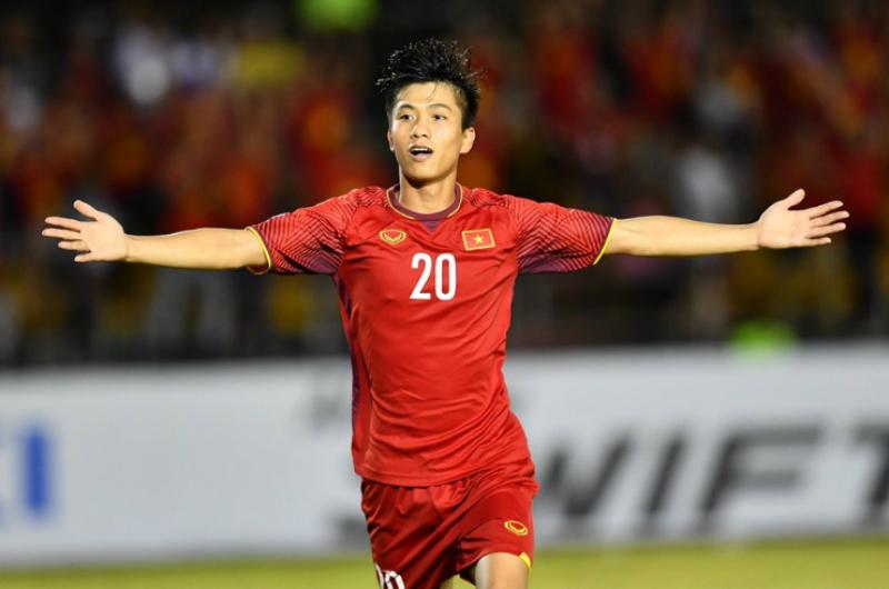 Phan Văn Đức là cầu thủ quan trọng của đội tuyển quốc gia, U23 và Olympic từ VCK U23 châu Á 2018 đến Asian Cup 2019. Anh bước ra ánh sáng từ giải đấu trên đất Thường Châu Trung Quốc và nhanh chóng chiếm được suất đá chính trên hàng công đội tuyển thời HLV Park Hang-seo.
