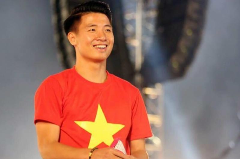 Trung vệ Bùi Tiến Dũng là cầu thủ tài năng, tham gia mọi giải đấu của tuyển Việt Nam cùng Hà Đức Chinh, Phan Văn Đức và Đỗ Duy Mạnh.
