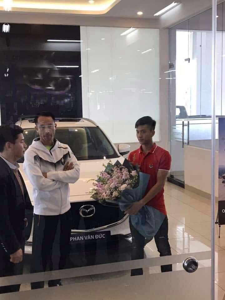 Cầu thủ điển trai Phan Văn Đức tậu xế hộp tiền tỷ khiến mẹ đẻ vỡ òa xúc động - 2