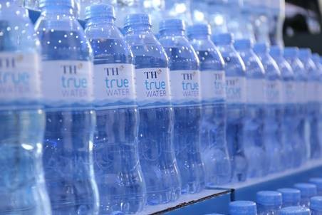 TH true WATER: Nguồn nước quý triệu năm từ lòng núi lửa - 3