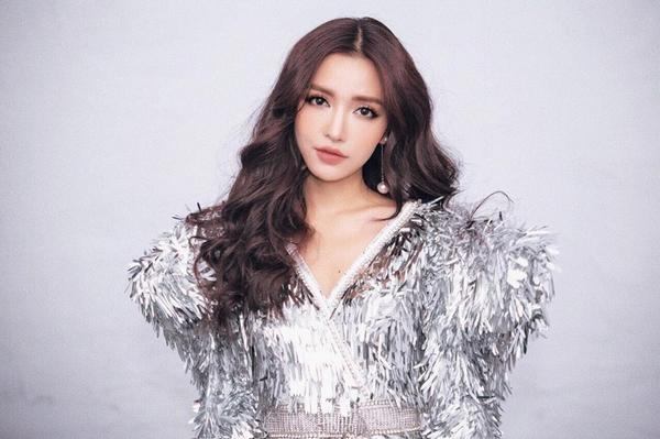 amp;#34;Trót dạiamp;#34; xuống tóc ăn Tết, Bích Phương khiến các fan dậy sóng bởi nhan sắc khác lạ - 3